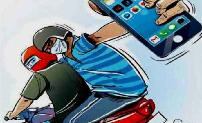 The miscreants snatched the mobile phone of a young man while walking on the road