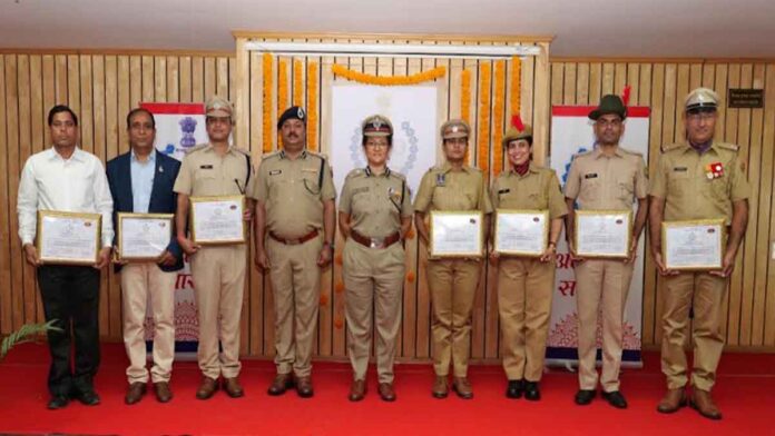 DGP disc to seven police officers and personnel