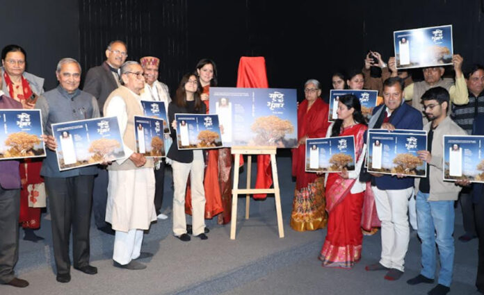 book Many personalities from the literary world gathered at the release of the cover of the book 'Srishti Ka Shringaar'