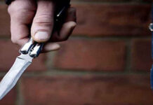 स्कूल में मामूली विवाद में छात्र ने क्लासमेट पर किया चाकू से हमला Bike driver robbed at knife point after taking lift