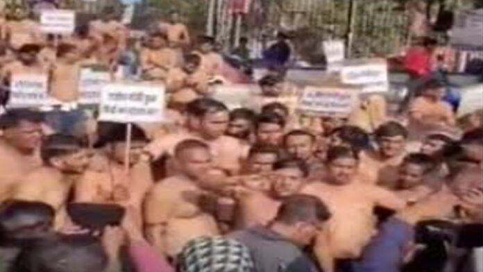 Rajiv Gandhi youth friends protested half naked