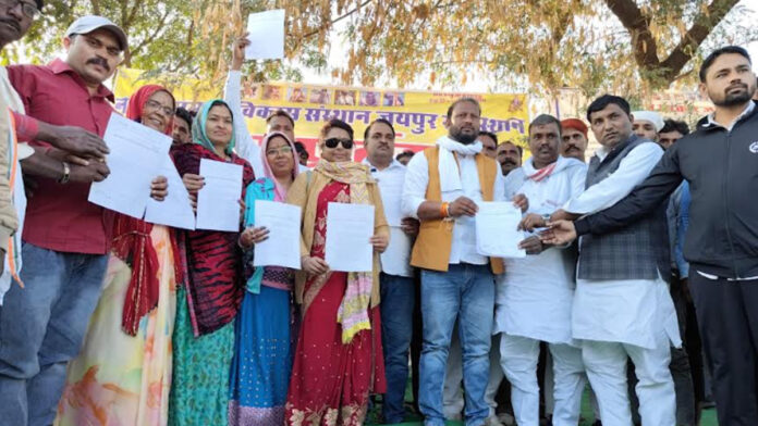 Nayak Samaj surrounded Kalwad tehsil by protesting ​