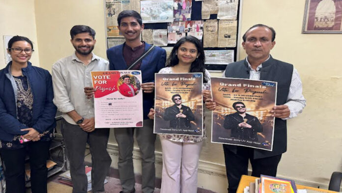 University students appealed to vote in support of Piyush Pawar who reached the grand finale of Indian Idol. ​
