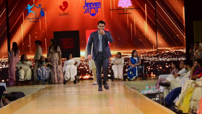 Bigg Boss winner Munnavar Farooqui walks the ramp to help the transgender and sex worker community. ​