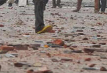 खुले रुपए के विवाद में पुलिस वाहन पर पथराव, एक दर्जन लोग गिरफ्तार