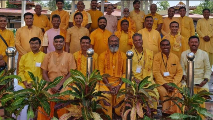 Dani returned from Mumbai Ashwamedha Mahayagya at the time of Jaipur.