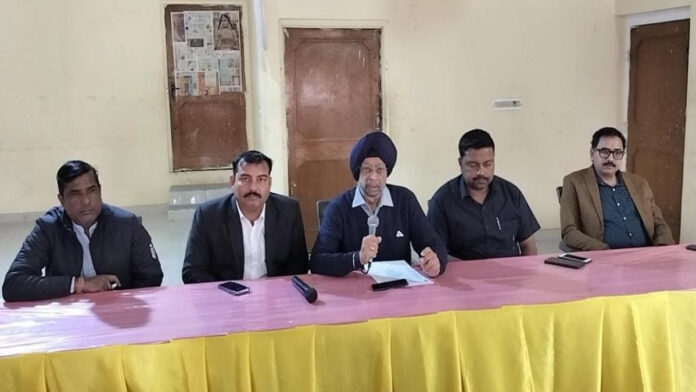 sd Police administration's use of force against e-rickshaw drivers: Narendra Pal Singh