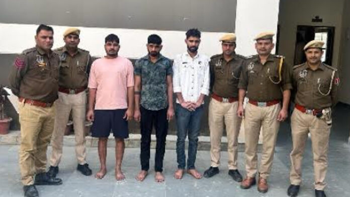 Gang involved in fraud in the name of women's escort service caught