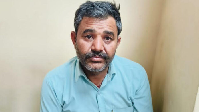Action of Police Headquarters STF, a reward of Rs 5,000 was caught from Jaipur.