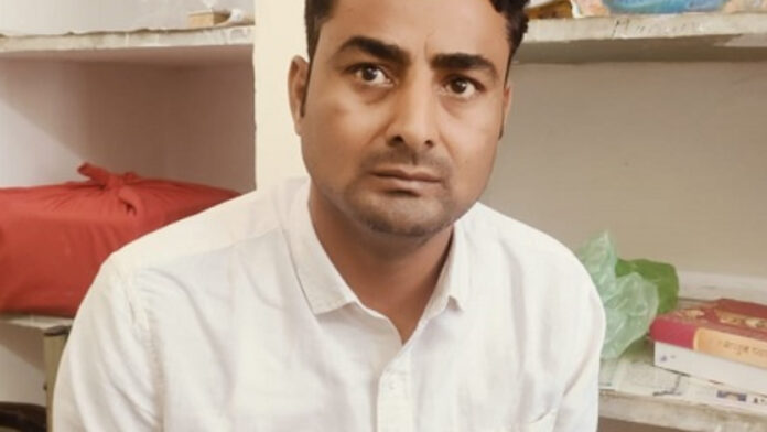 Agriculture officer arrested taking bribe of ten thousand rupees ​