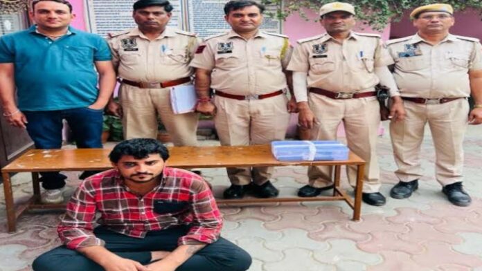 A criminal was caught by the police along with a cache of weapons