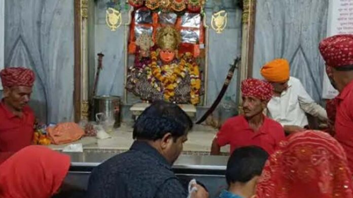 Crowd of devotees gathered on the first day of Navratri