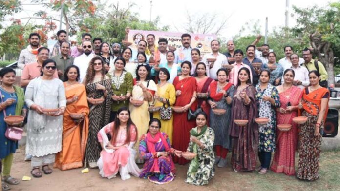 Shri Baba Balak Nath Seva Sansthan and Amrit Group organized a bird feeder for the birds