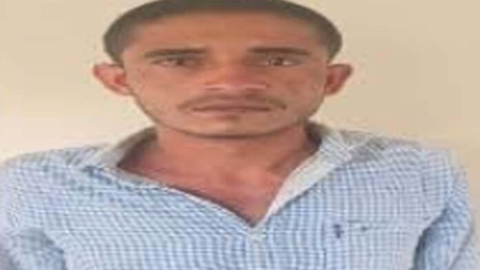Police caught a criminal with illegal weapons and pistol