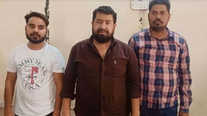 Three miscreants caught with illegal weapons