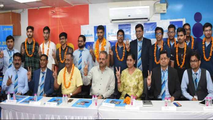 JEE Advanced result declared, 6 students of Aakash Institute in top 100