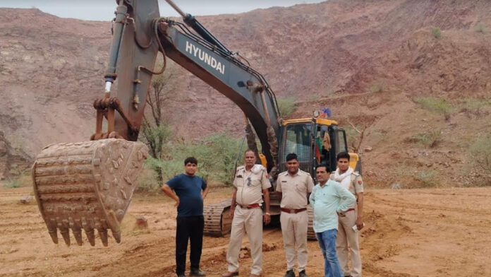 Major action of seizure of three dumpers carrying illegal gravel in Jaipur and four excavators in Deeg hill
