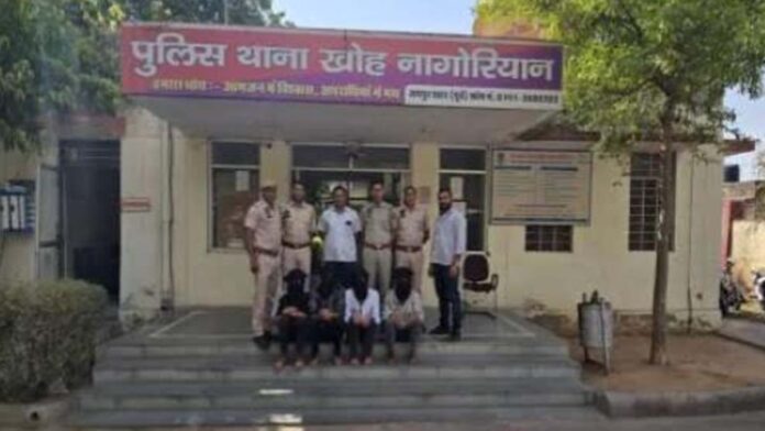 Four miscreants of the gang involved in robbery at knife point were caught by the police