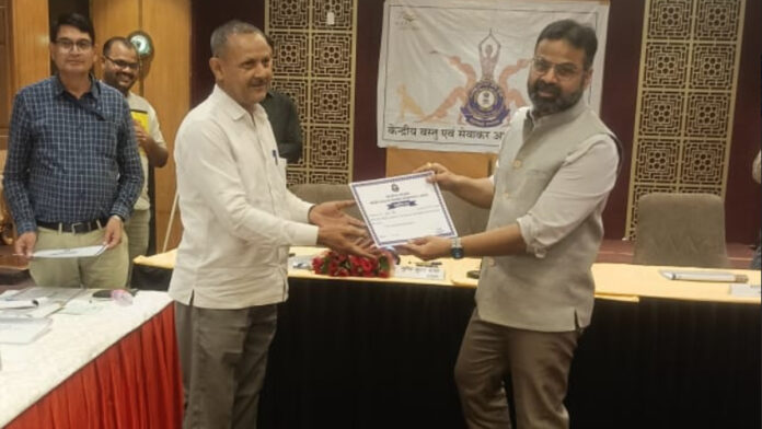 CGST Commissioner honored the officers who did commendable work