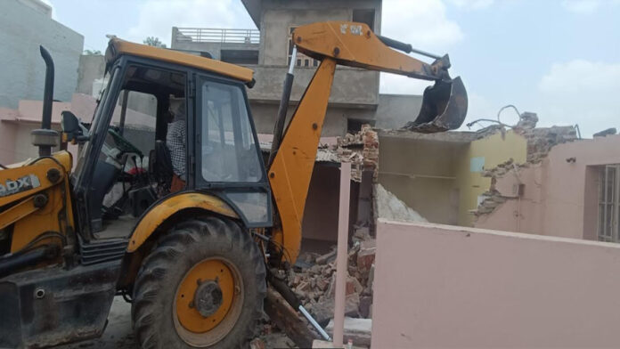 Paper leak case: Administration ran bulldozer on illegal construction of absconding gang leader Vivek Bhambhu's house
