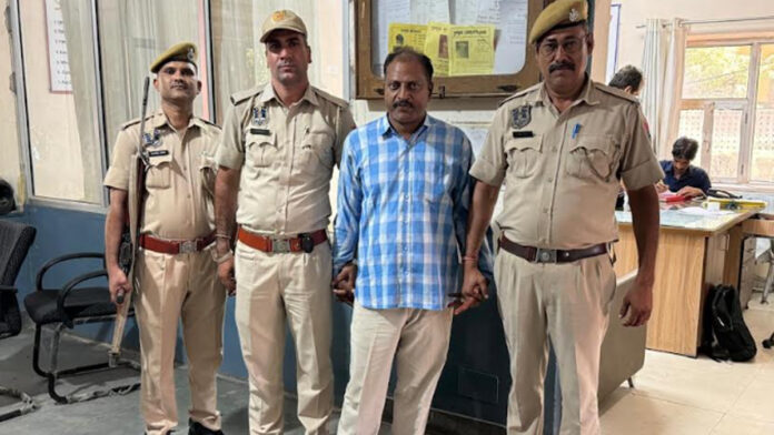 Babu posted in CIDSSB Udaipur slits the throat of his girlfriend and her child