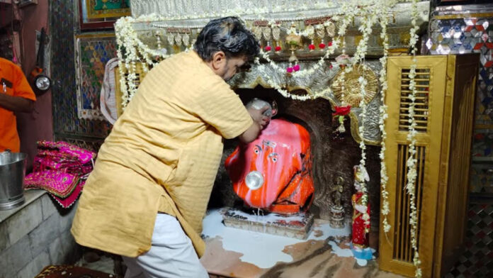 Abhishek of the first worshipper in Parkota Ganesh temple