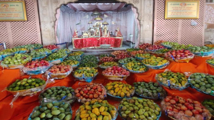 Special decoration of Thakur ji on Devshayani Ekadashi