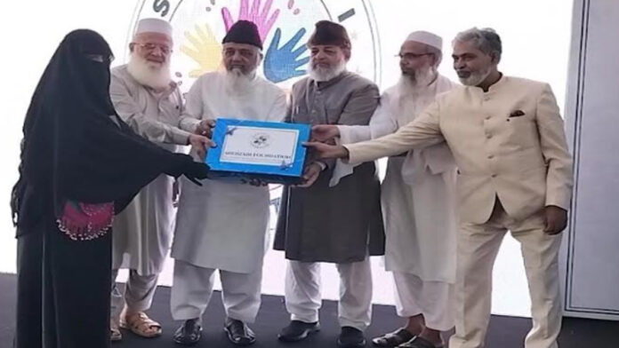 225 students were honored by Hazadi Foundation