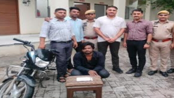 Mobile snatcher arrested