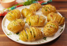 क्रिस्पी गार्लिक बेक्ड पोटैटो Crispy Garlic Baked Potatoes
