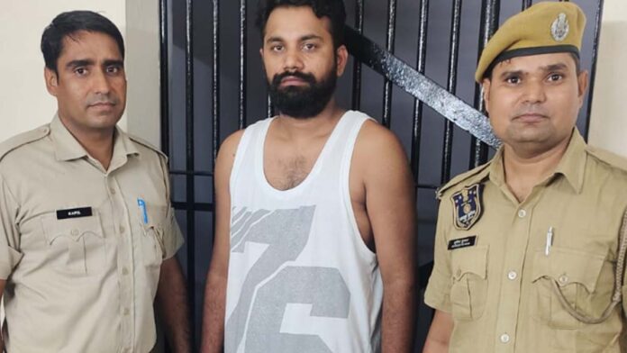 Prizefighter arrested for cheating people