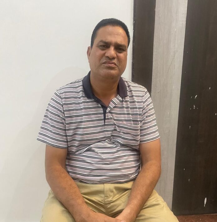 Assistant Accountant arrested taking bribe of Rs. 5000 and 8 kg Desi Ghee
