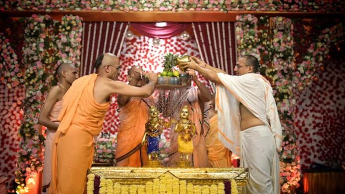 'Govinda Aala Re' in Sri Krishna-Balram temple on Janmashtami
