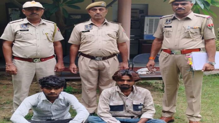 Two miscreants who snatched mobile phone arrested