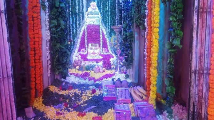 Hundreds of devotees reached the Nainath Dham fair