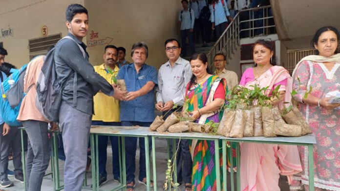 BJP workers started a campaign named after one tree mother