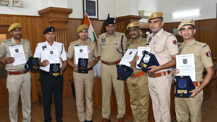 rq Six policemen honored with