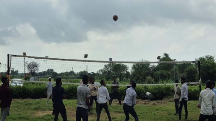 Sports Week 2024: Students' enthusiasm in running, volleyball and box cricket, guests encouraged them