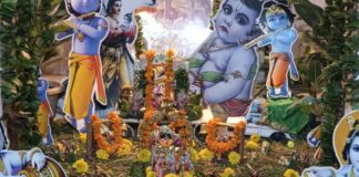भक्तों के मन को आनंदित करती है कृष्ण की बाल लीलाएं: शास्त्री Tableau of Krishna Leela decorated in Vaishno Devi Mata Temple