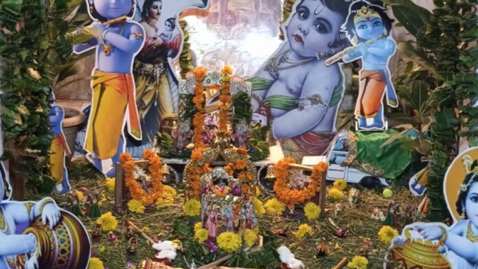 Tableau of Krishna Leela decorated in Vaishno Devi Mata Temple