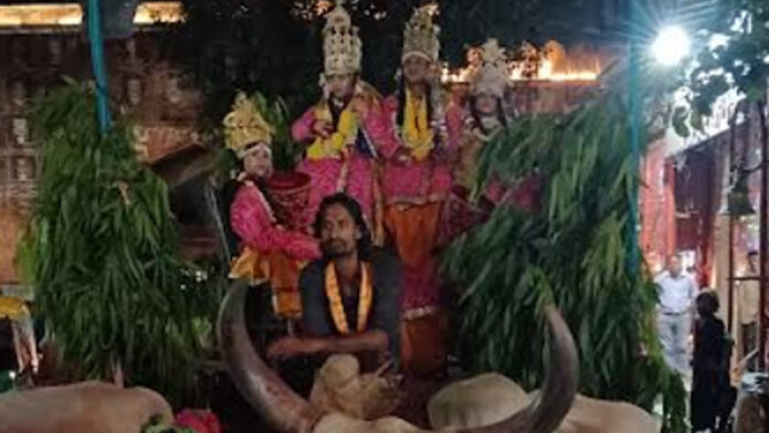 Citizens gathered to see the 131 year old Parikrama