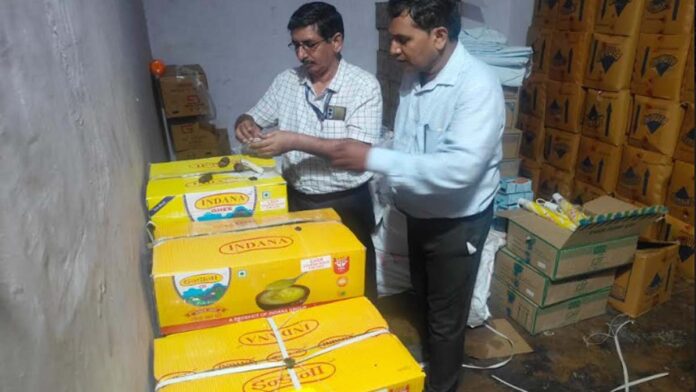 The team of Food Safety and Health Department seized 265 liters of Desi Ghee in Surajpol Mandi The team of Food Safety and Health Department seized 265 liters of Desi Ghee in Surajpol Mandi