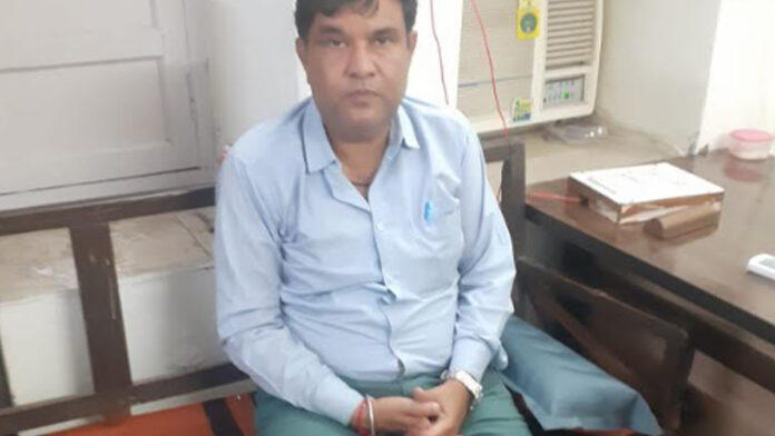 Enforcement inspector caught with suspicious amount of Rs 1 lakh 76 thousand
