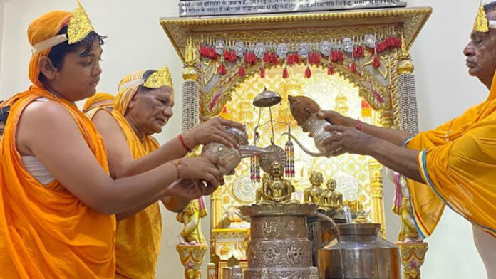 Organizing the Daslakshan Vidhan composed by Swasti Bhushan Mataji