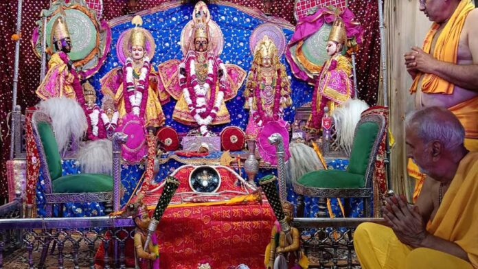 The royal court of Thakur Shri Ram Chandra Ji decorated on Vijayadashmi