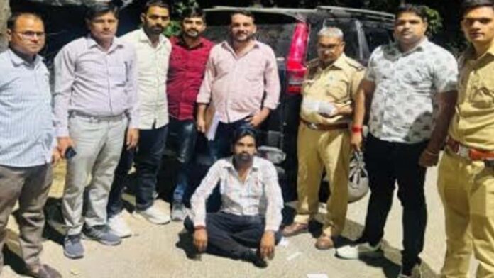 One accused was arrested by the police along with a country-made pistol