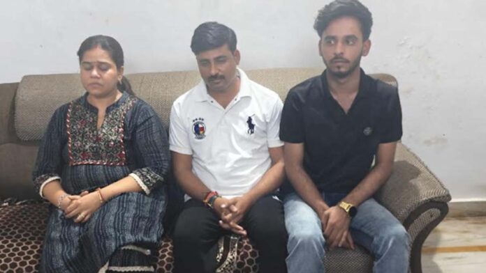 Handloom Inspector, Chartered Accountant and Office Assistant of District Industry Center caught taking bribe