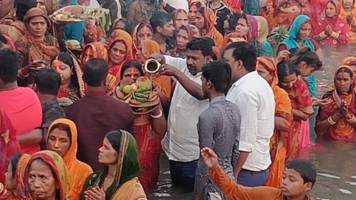 Conclusion of Chhath Mahavrat by offering Arghya to the rising sun Conclusion of Chhath Mahavrat by offering Arghya to the rising sun