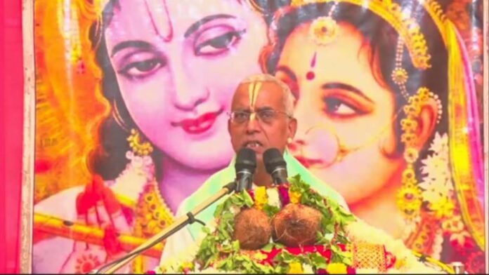 Worship God without any ego: Akinchhan