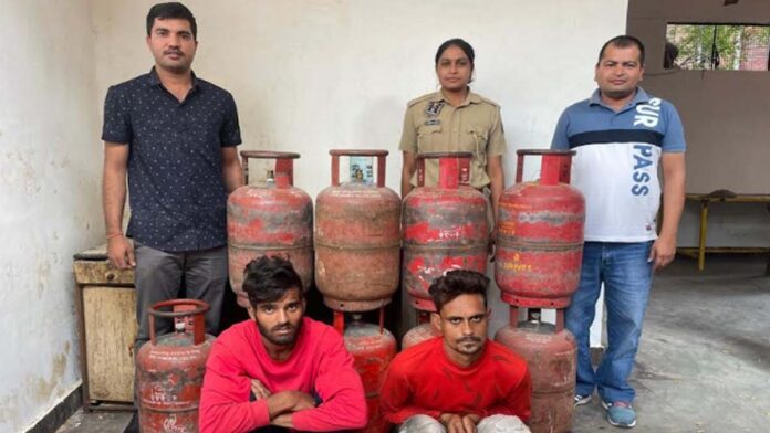 Two wheeler and gas cylinder thieves arrested